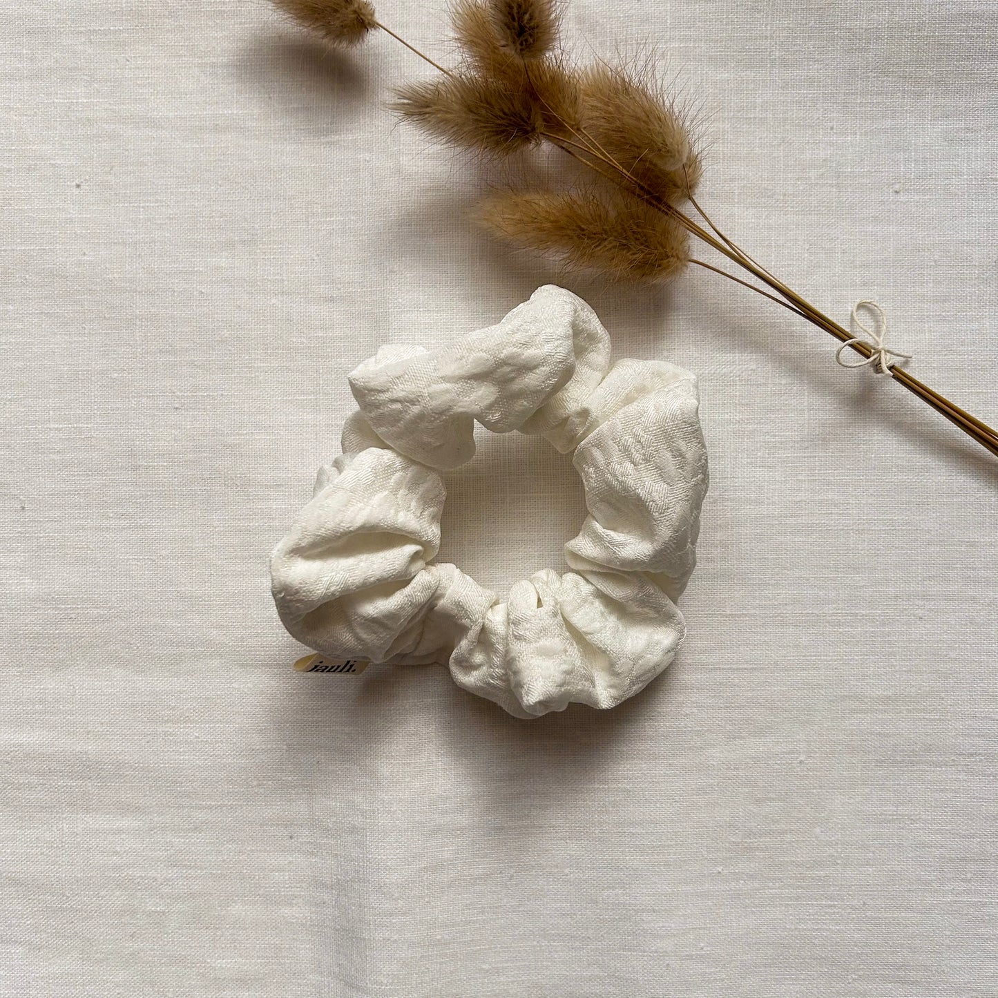 chouchou blanc, tissu texturé, fait à la main en france, jauli